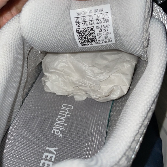 COPY - Selling a used pair of yeezy 700V2 static - Picture 9 of 9